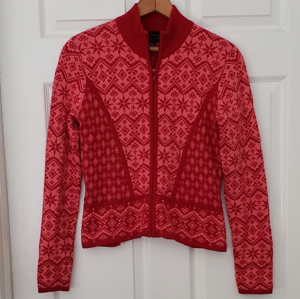 Icelandic Design Scandinavian zip up sweater